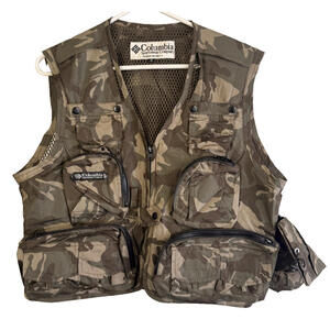 Vintage Columbia Multi-Pocket Mesh Fishing Vest Size Medium - Camo - Nylon